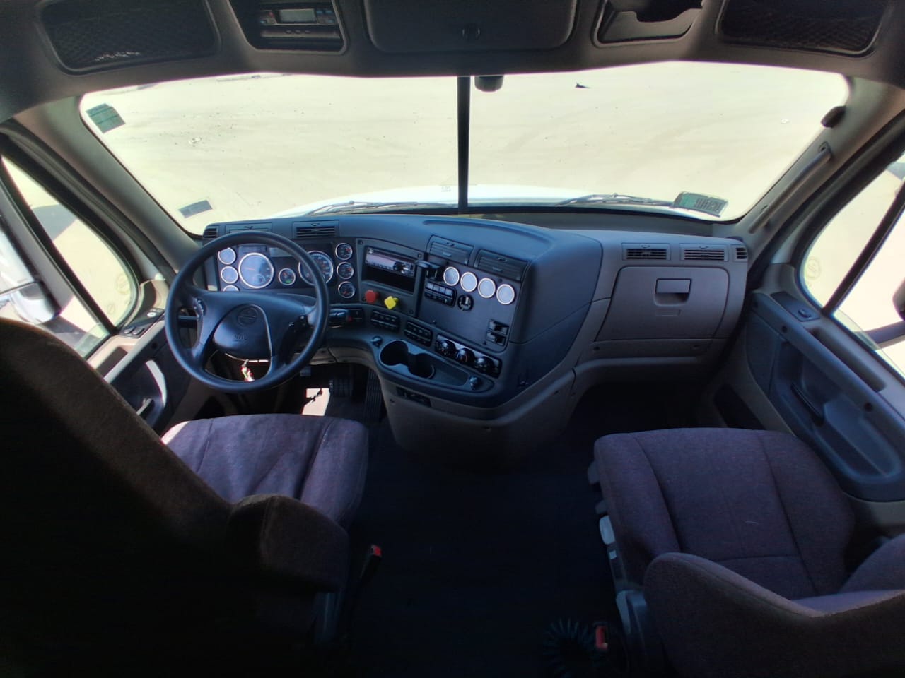 FREIGHTLINER CASCADIA 113