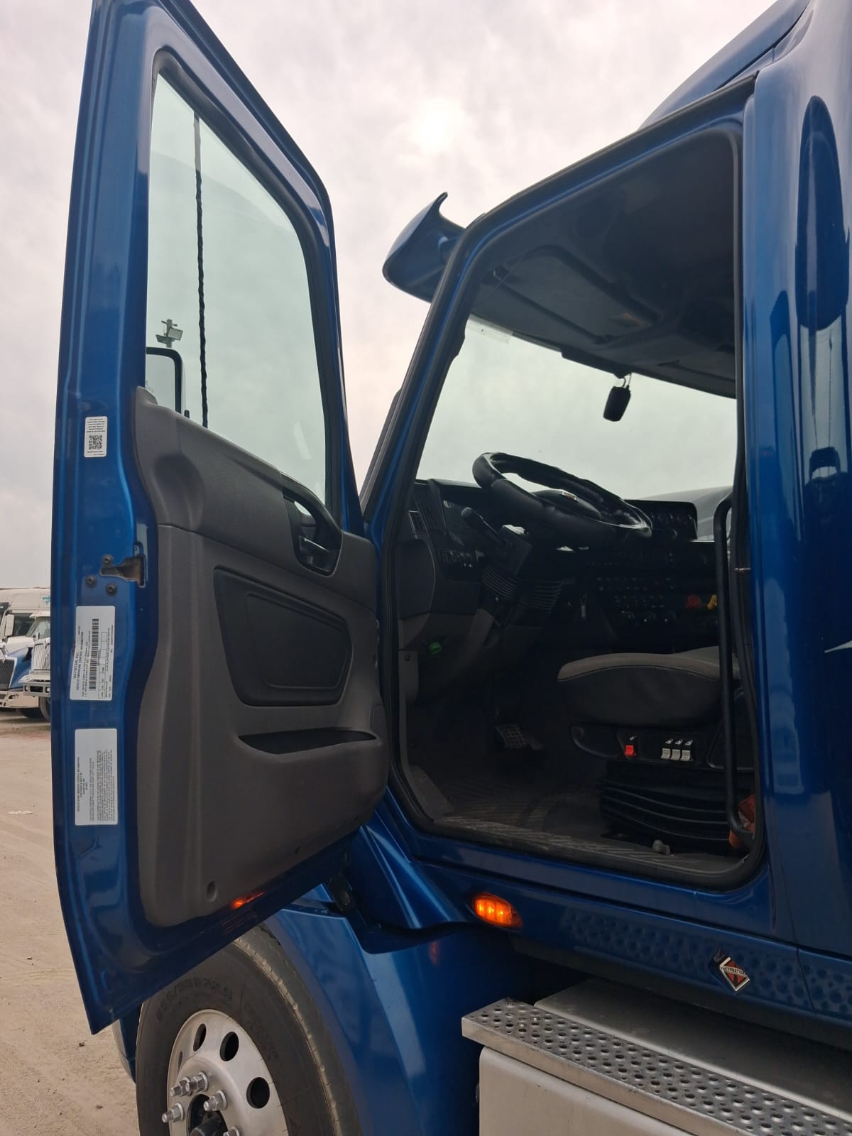 INTERNATIONAL RH613