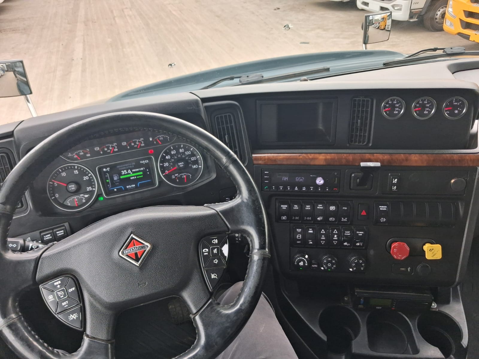 INTERNATIONAL RH613 HR