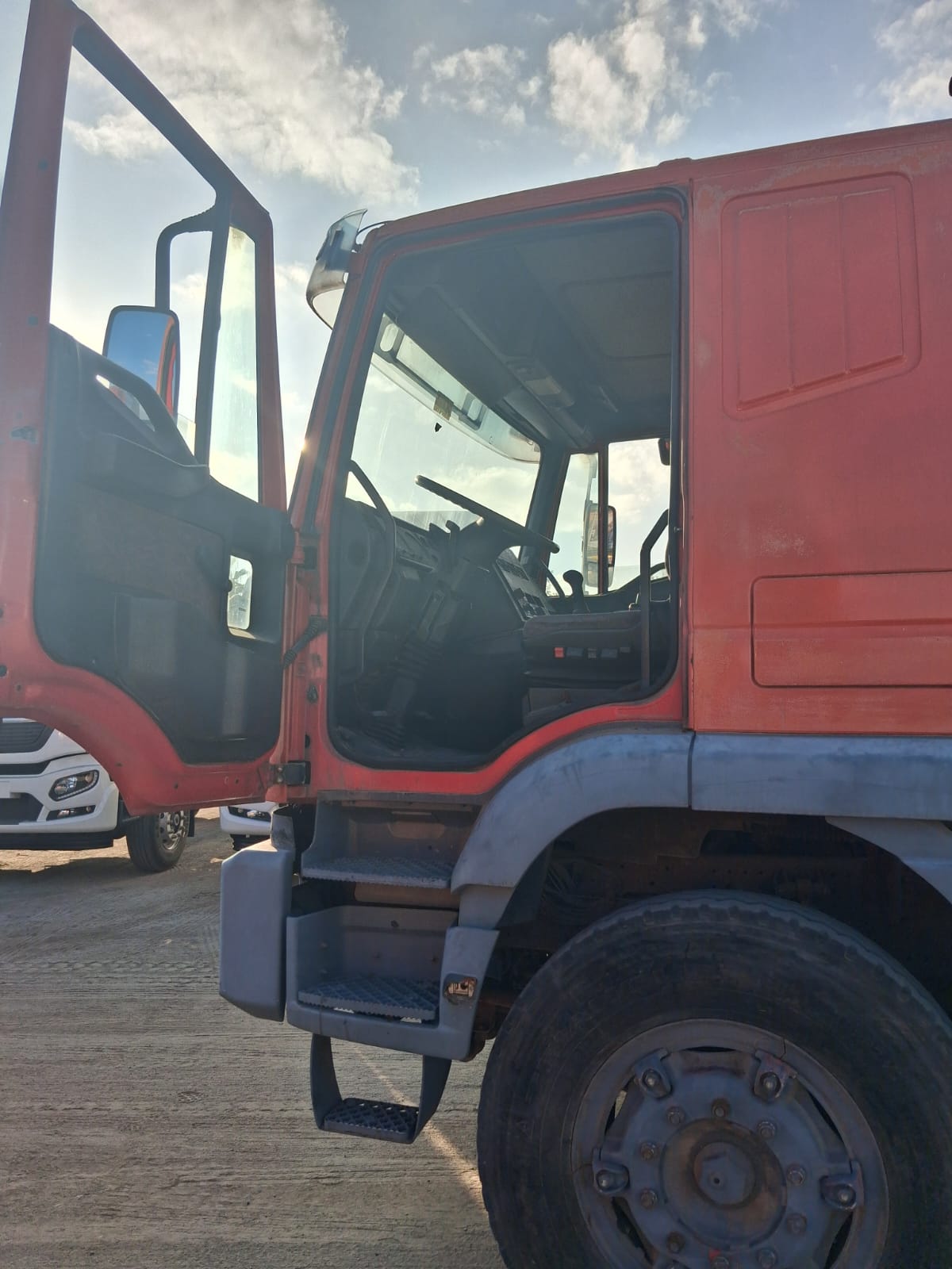 IVECO EUROTRAKKER 
