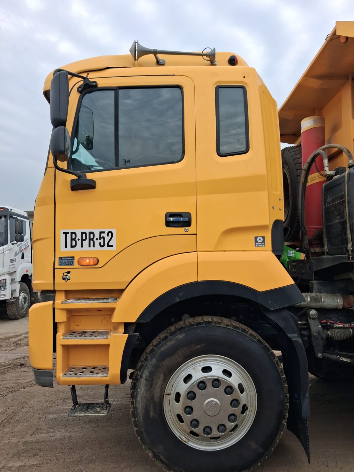 JAC LANDER 3430 TOLVA 8x4
