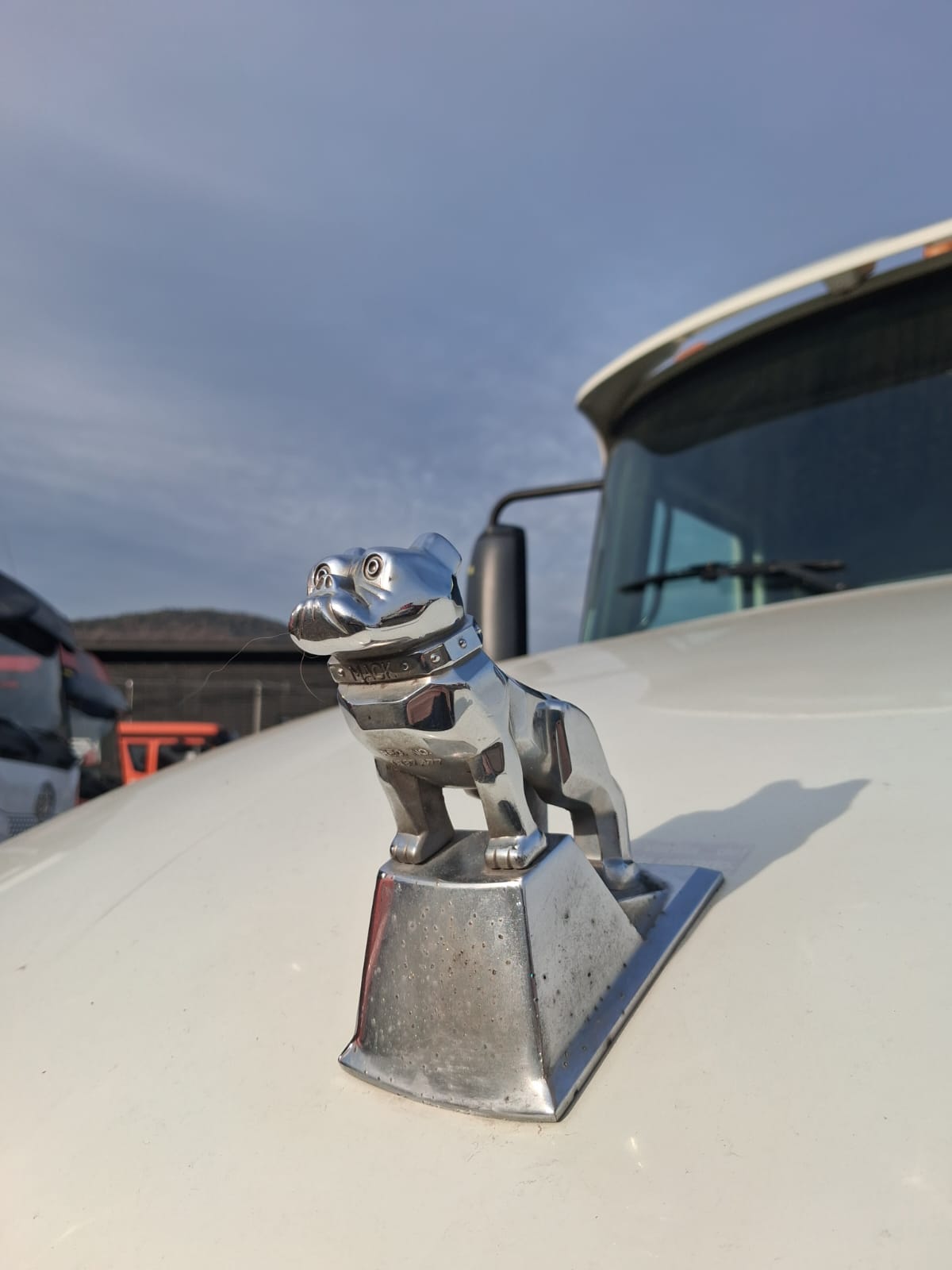 MACK CXU 613 E