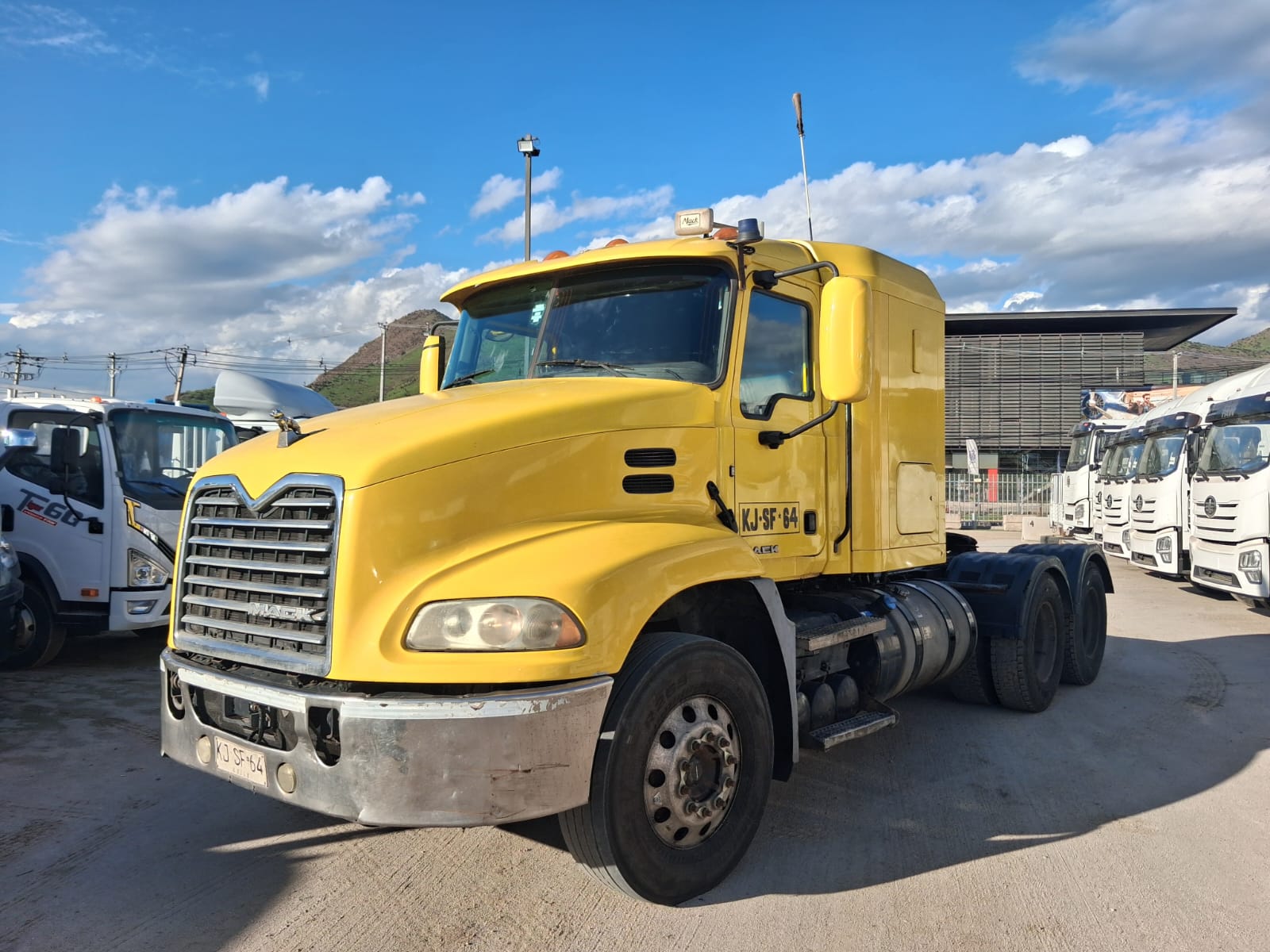 MACK CXU 613