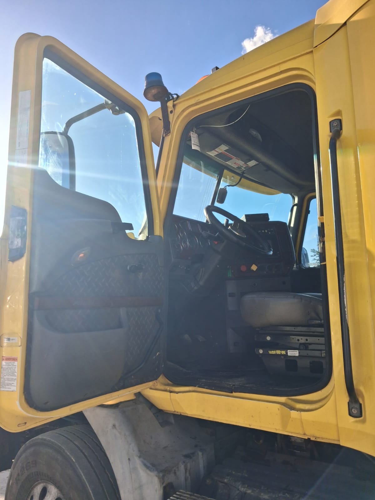 MACK CXU 613