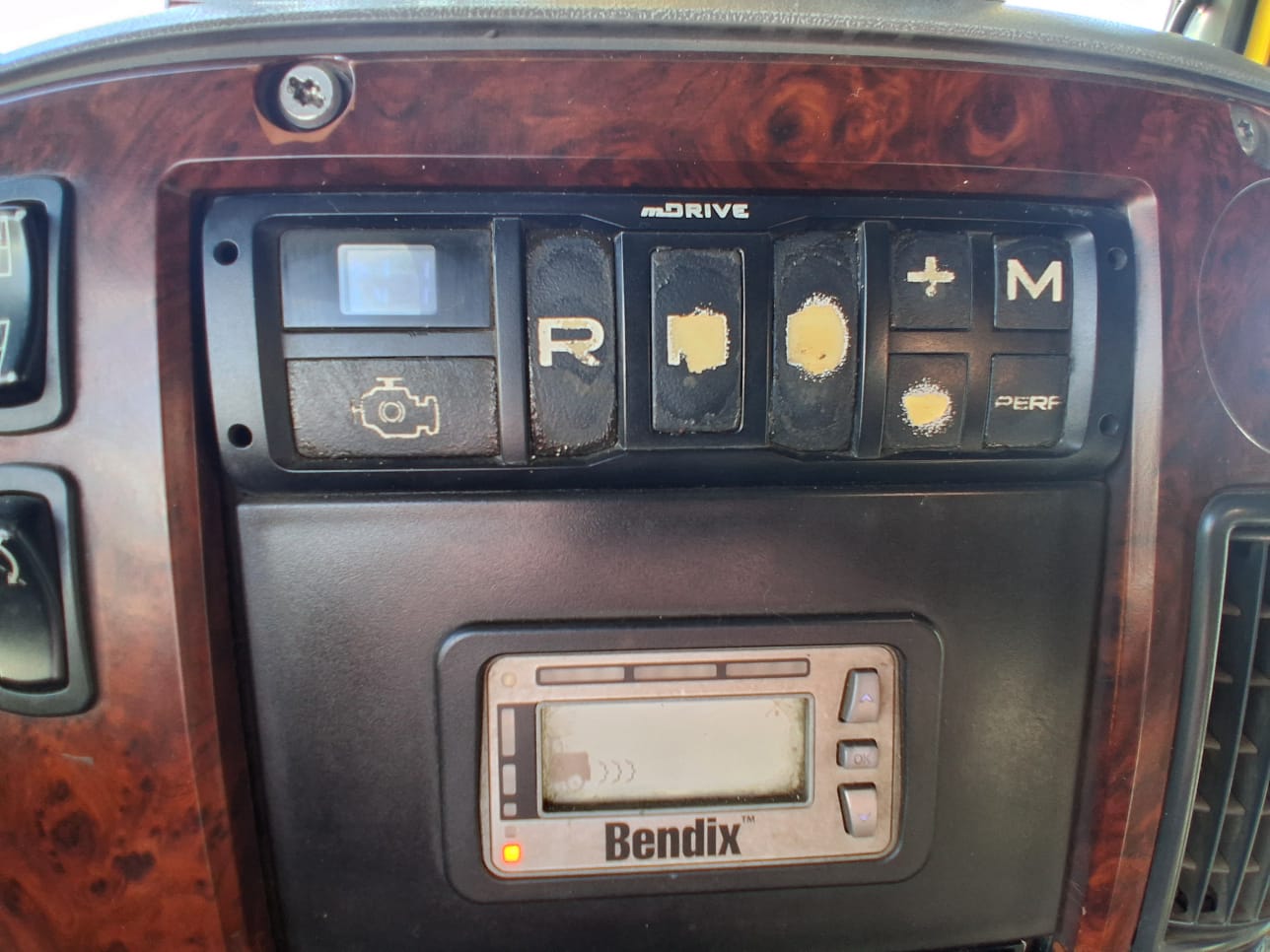 MACK CXU 613