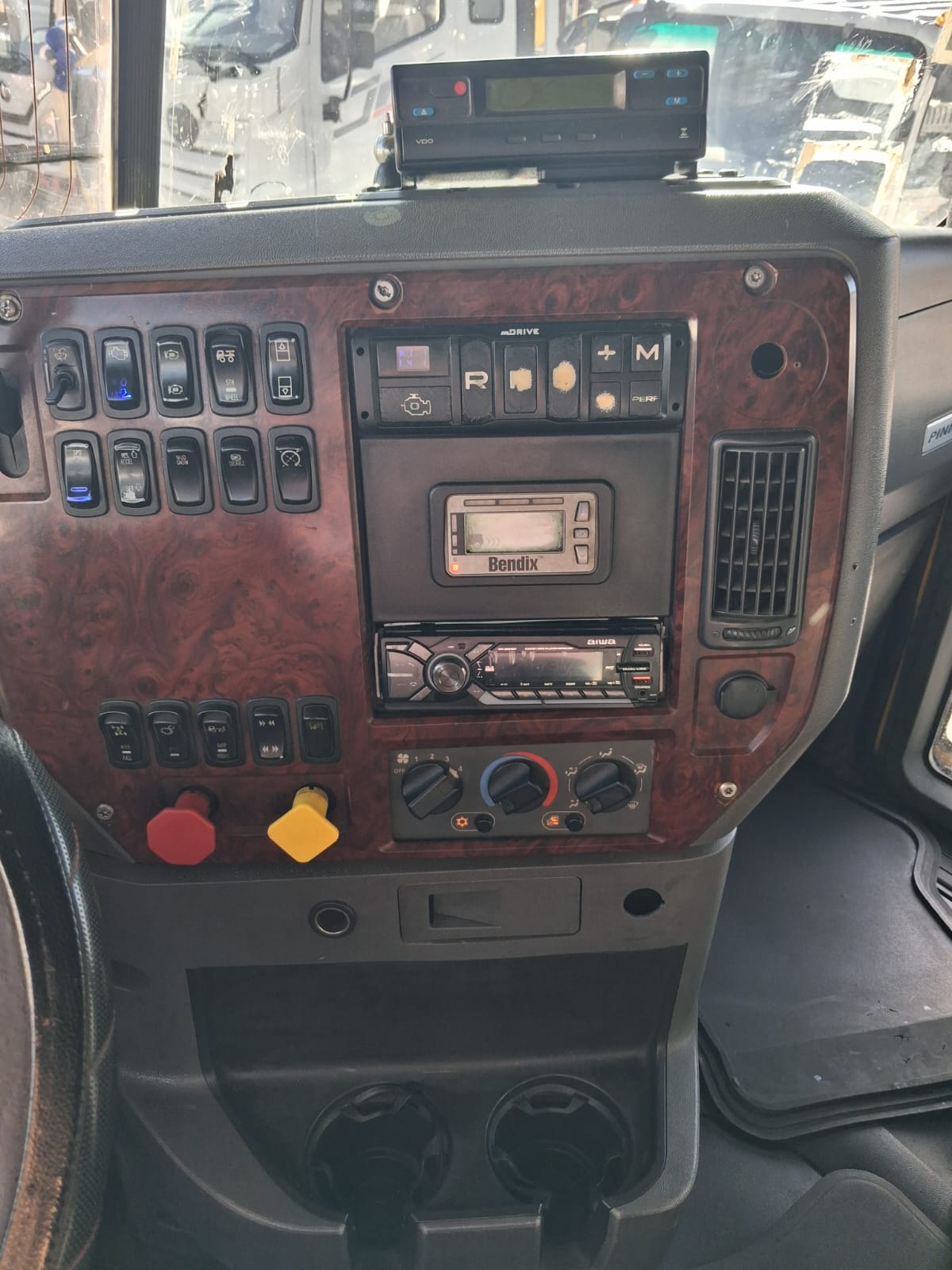 MACK CXU 613