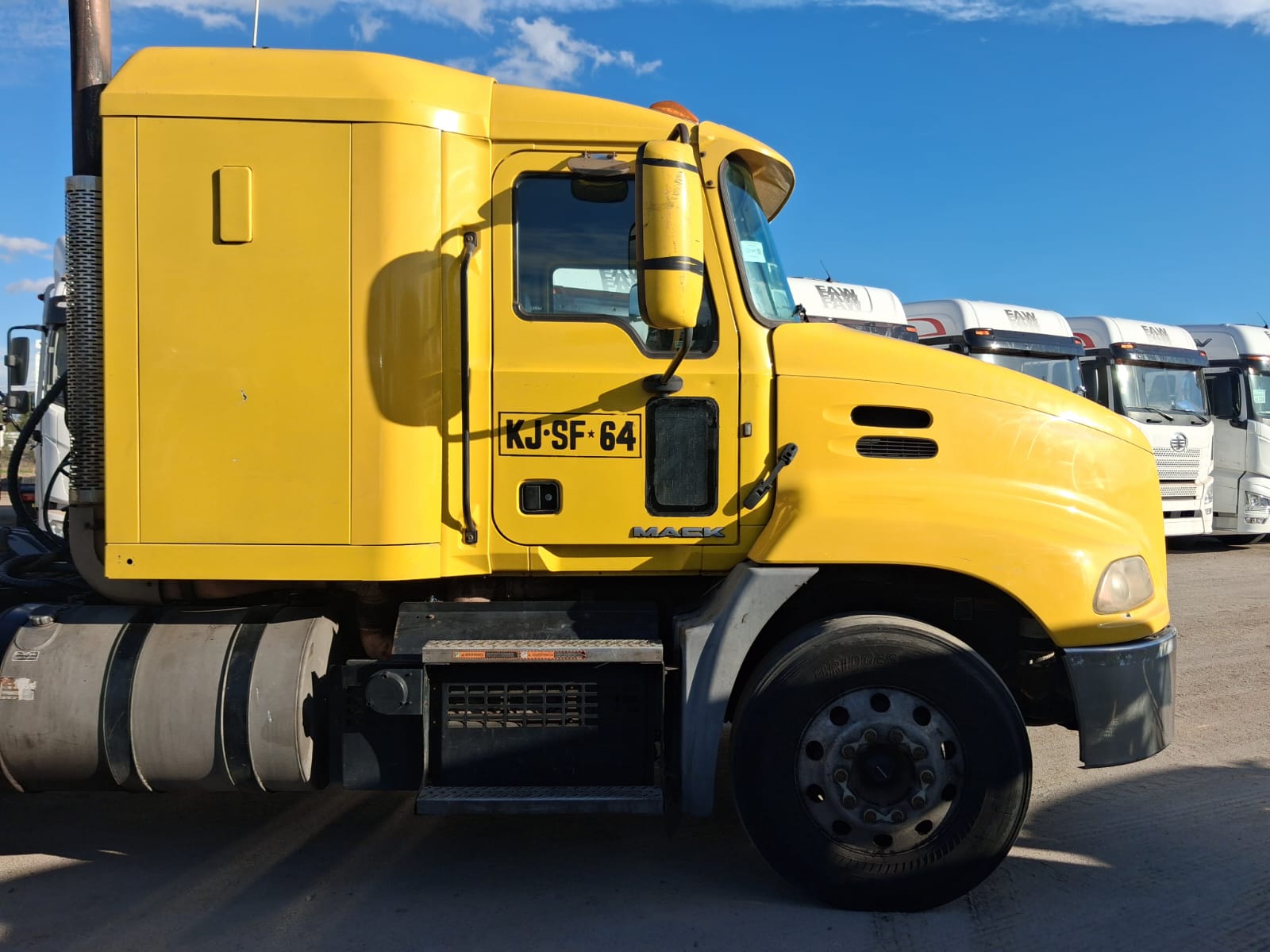 MACK CXU 613