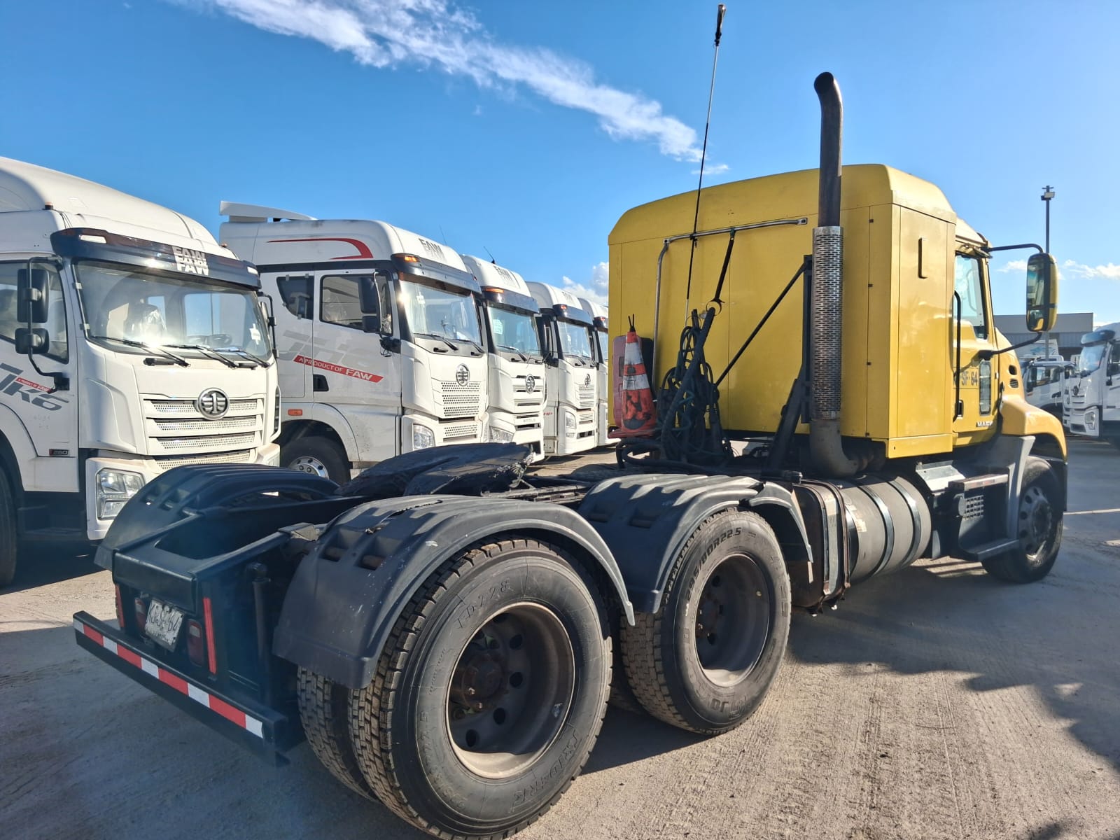 MACK CXU 613
