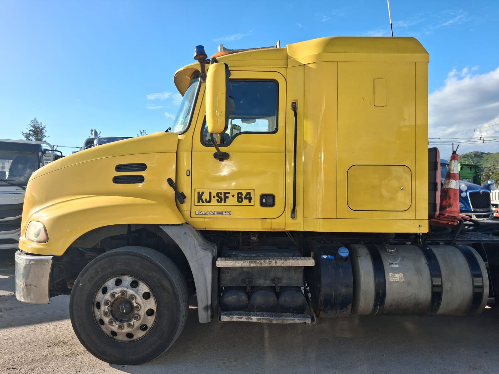 MACK CXU 613