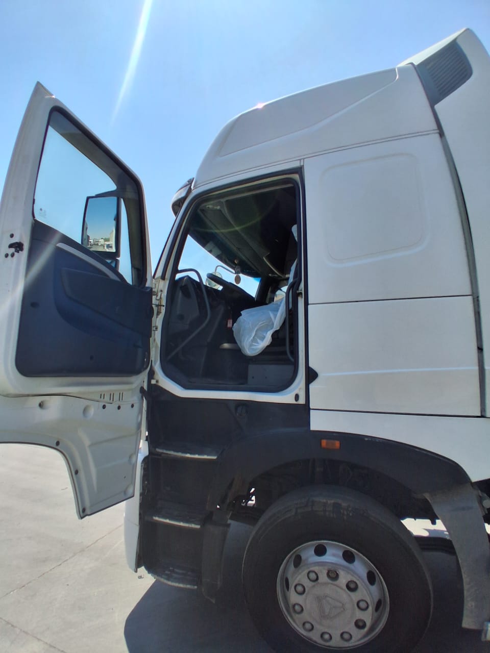 SINOTRUK T7H 440 4x2