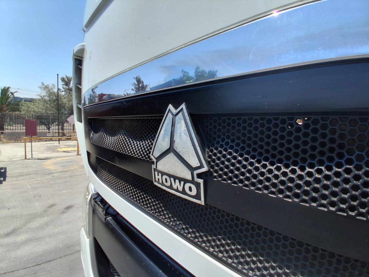 SINOTRUK T7H 440 4x2