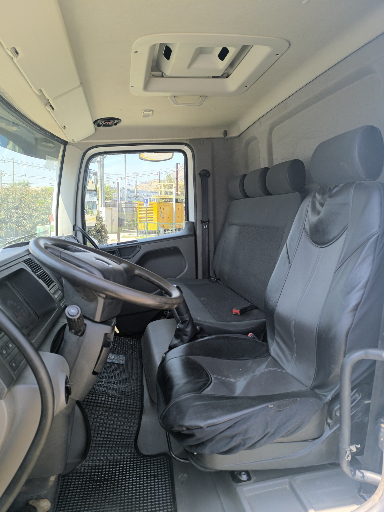 Volkswagen Constellation 17280