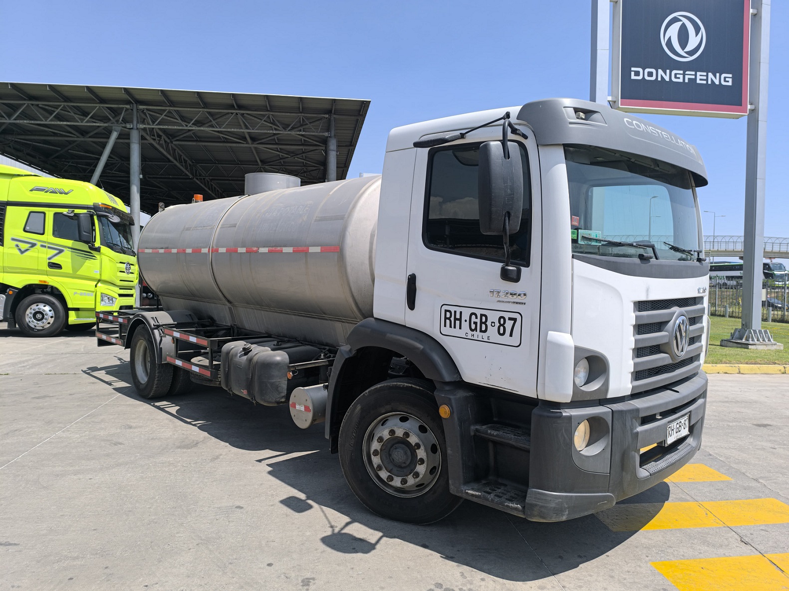 Volkswagen Constellation 17280