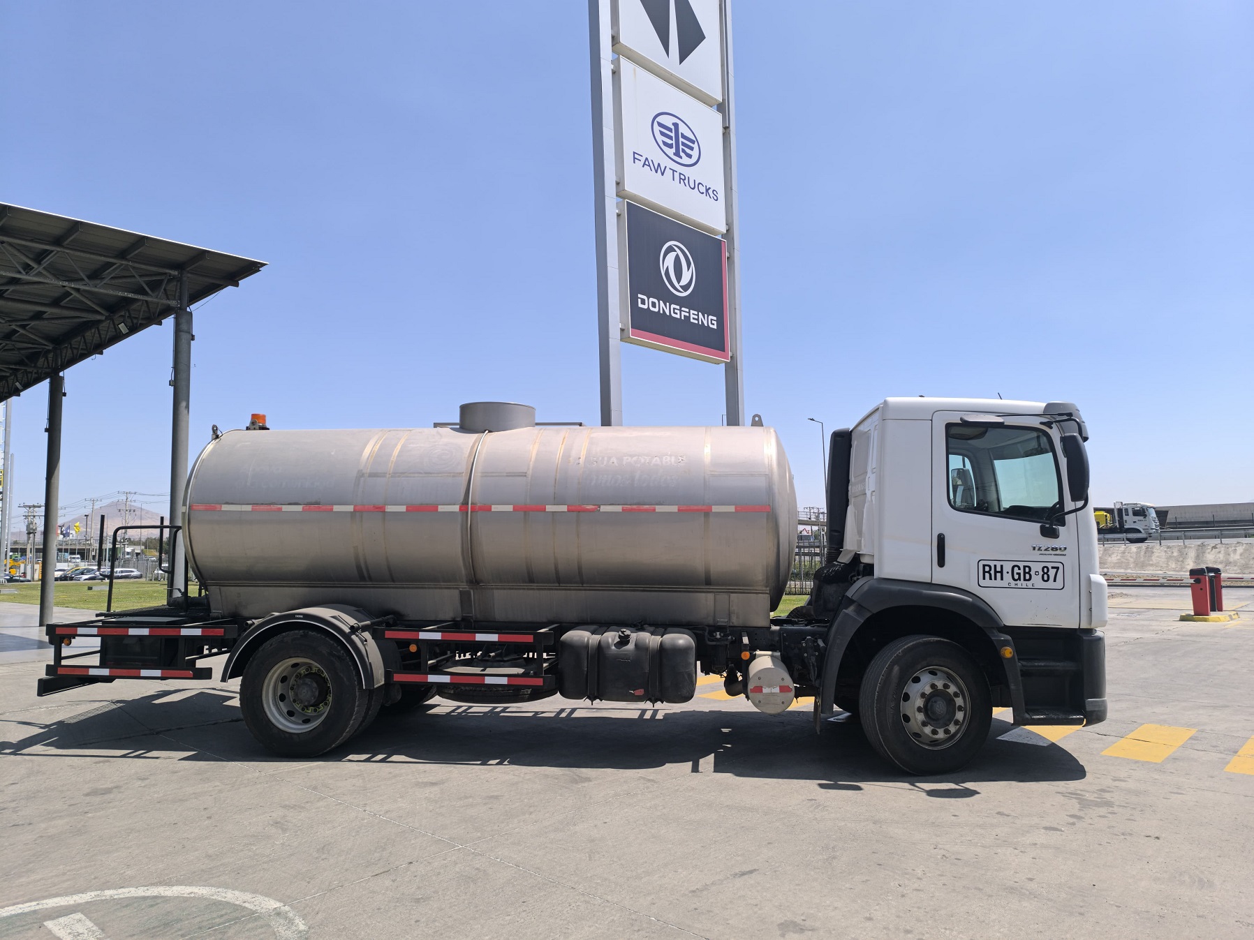 Volkswagen Constellation 17280