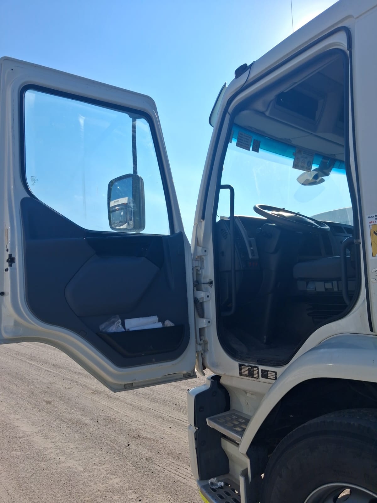 VOLVO VM 330