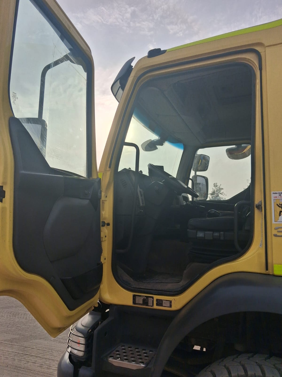 VOLVO VM 330