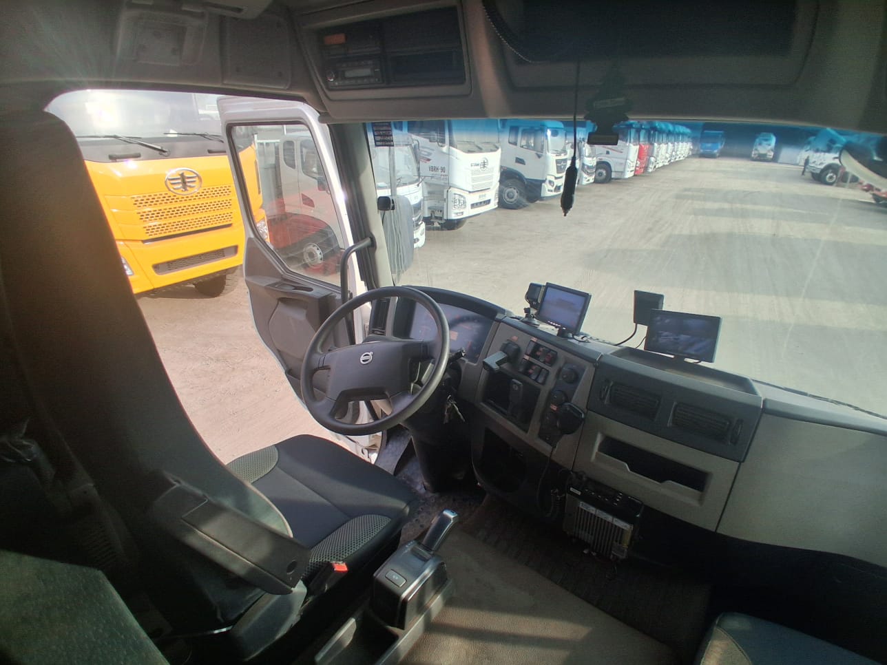 VOLVO VM 330